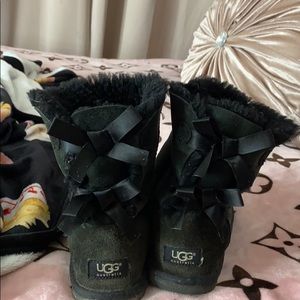 Black bow uggs🖤